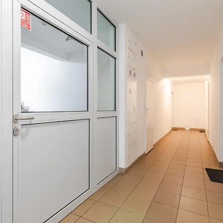 Superapart Pozarowa 3B, Parking Warsaw Exterior photo