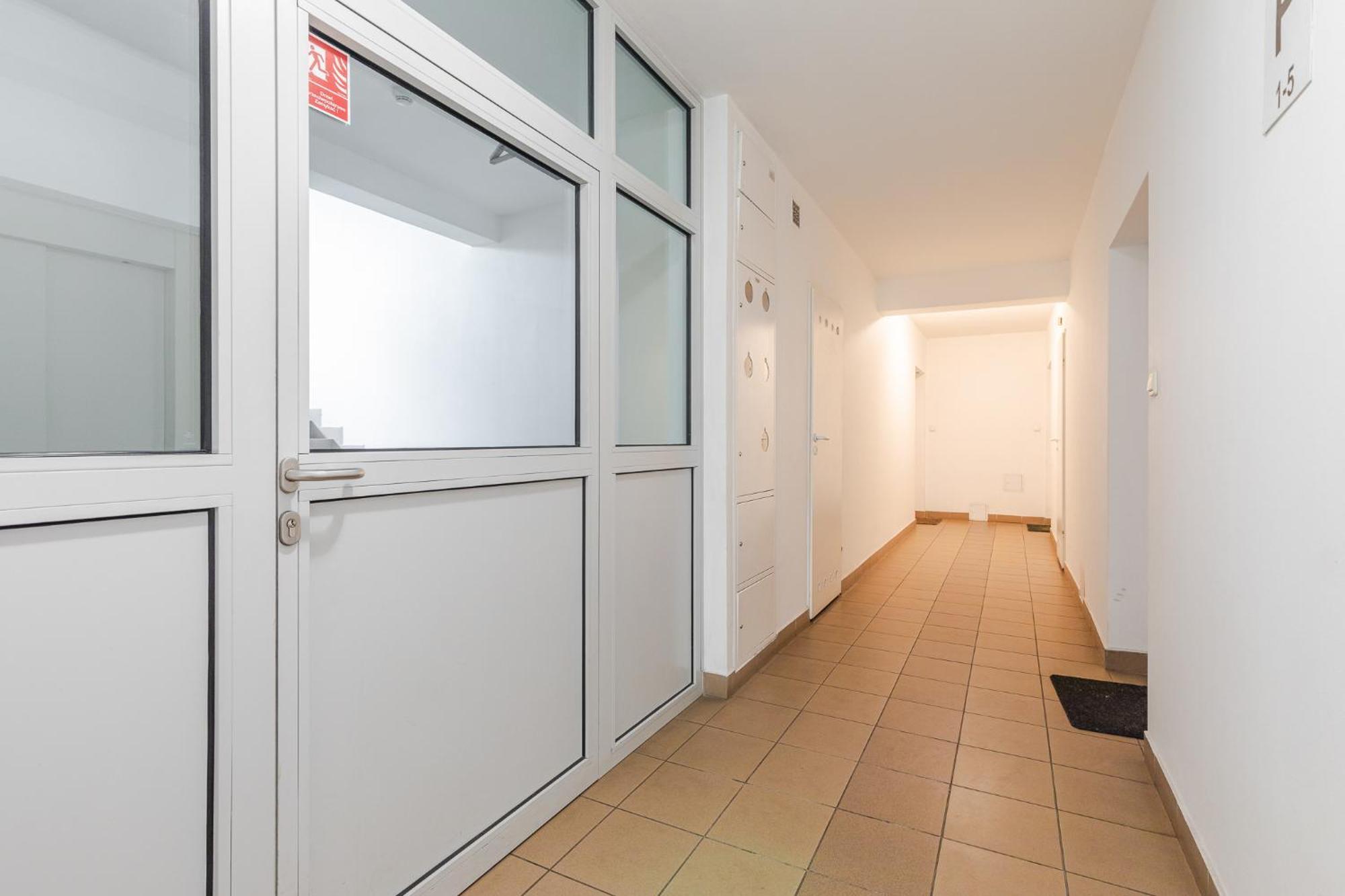 Superapart Pozarowa 3b, Parking Apartment Warsaw